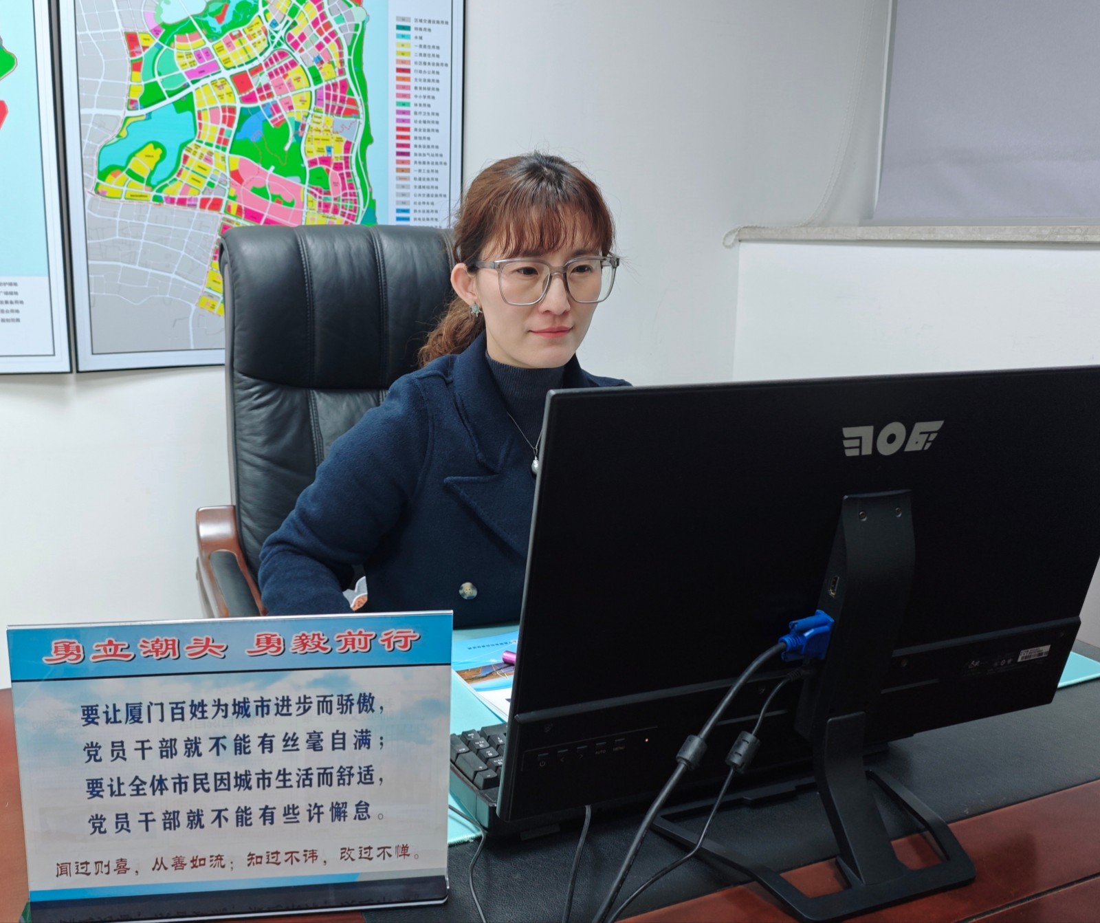区工业园区管委会主任李乐乐访谈照片.jpg